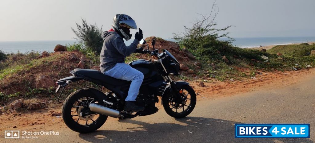 Mahindra Mojo 300 ABS BS6