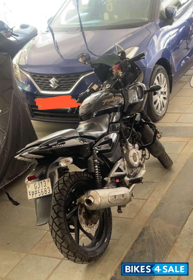 Bajaj Pulsar 220F