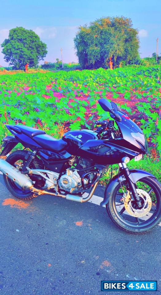 Bajaj Pulsar 220F