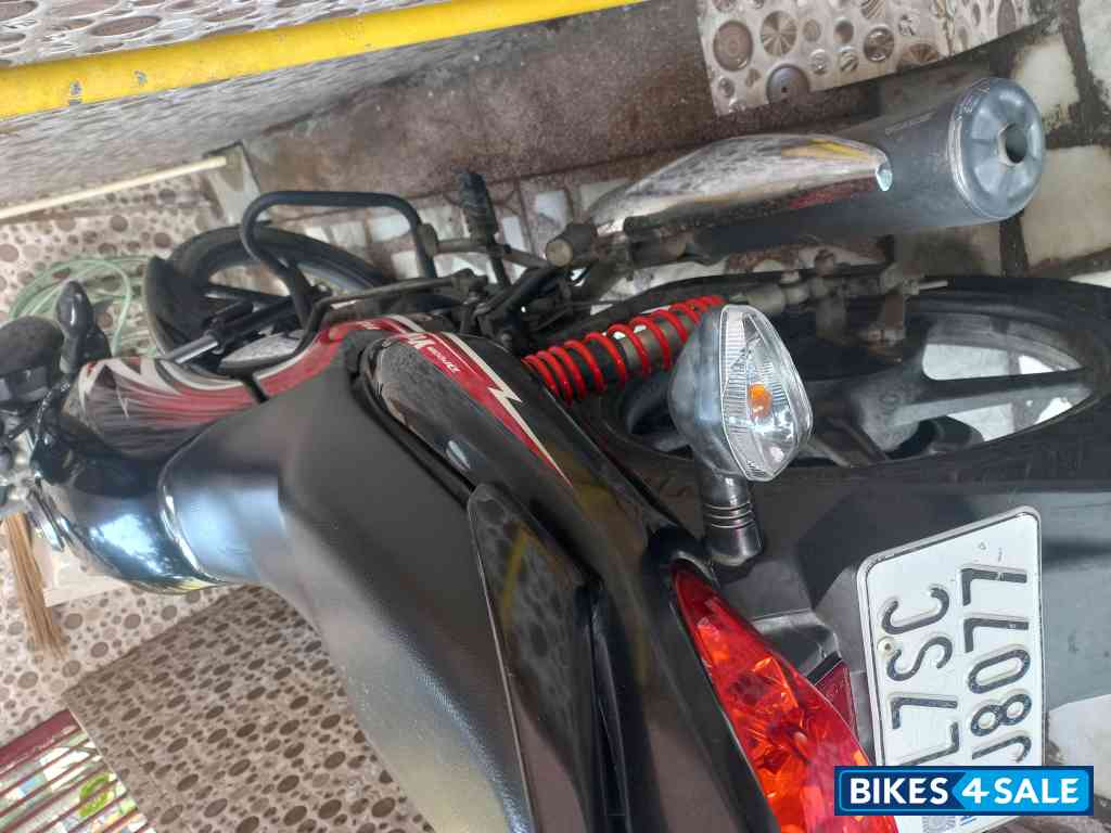 Red Black Honda Dream Yuga