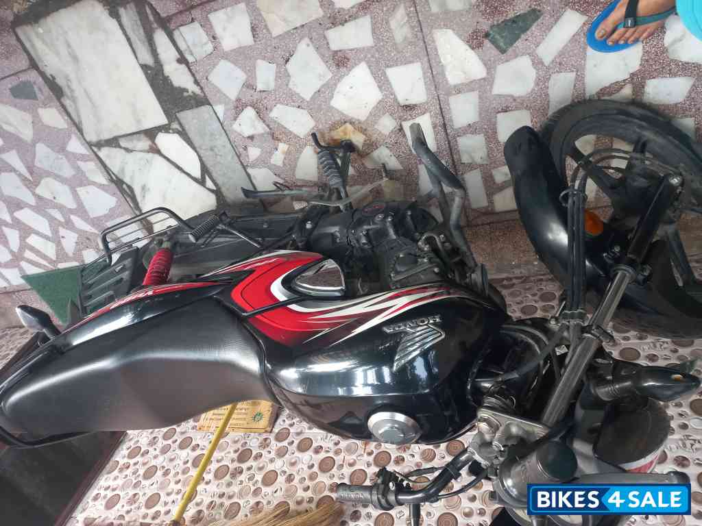Red Black Honda Dream Yuga