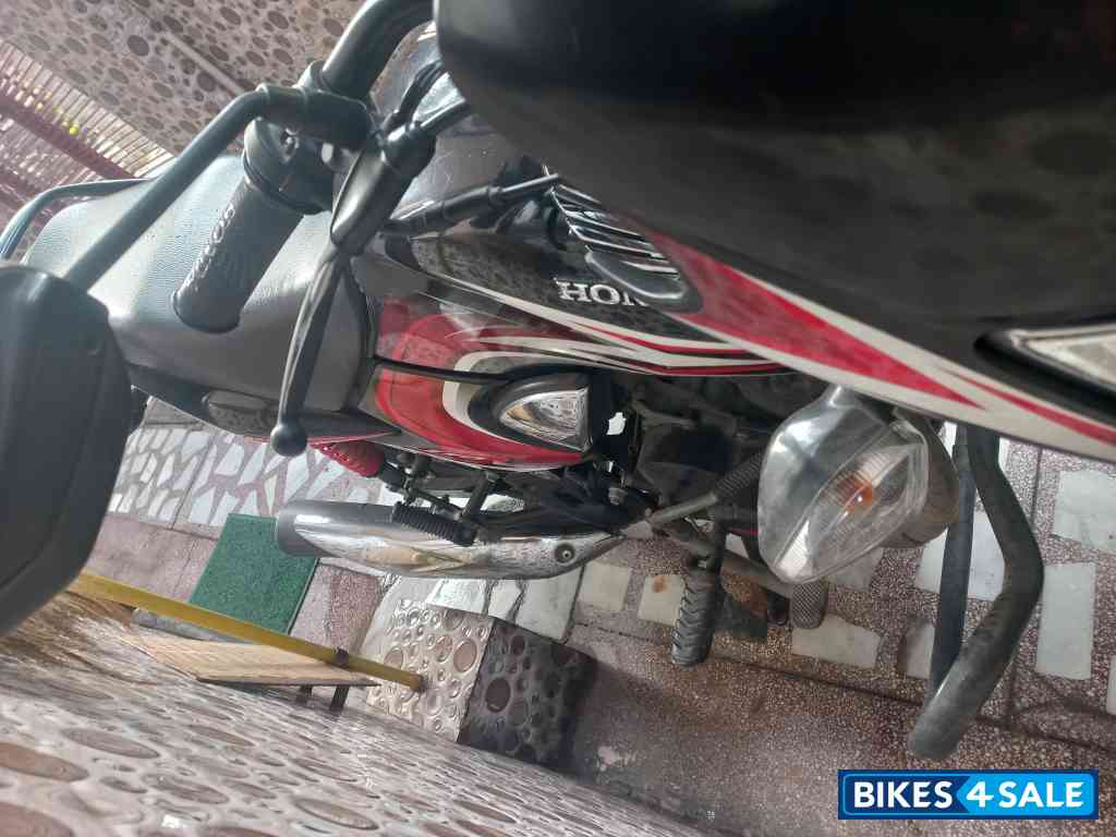 Red Black Honda Dream Yuga