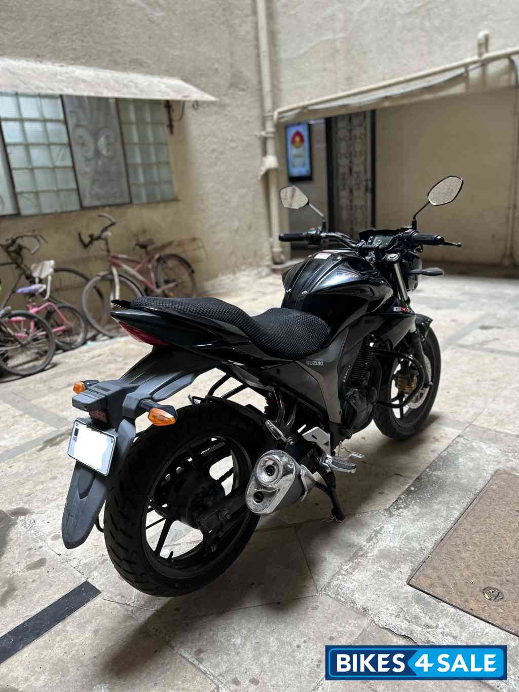 Black Suzuki Gixxer 150