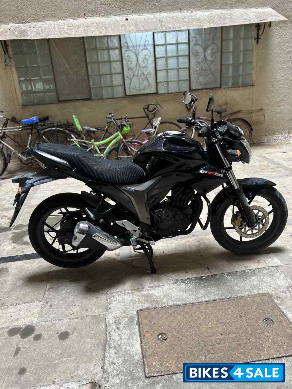 Black Suzuki Gixxer 150