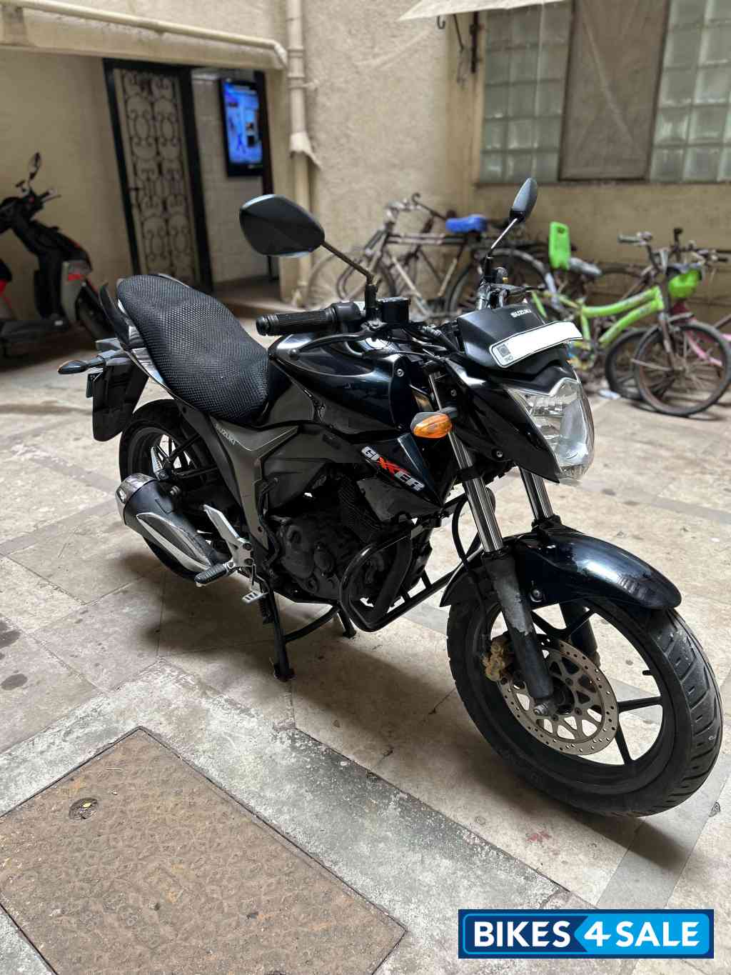 Black Suzuki Gixxer 150