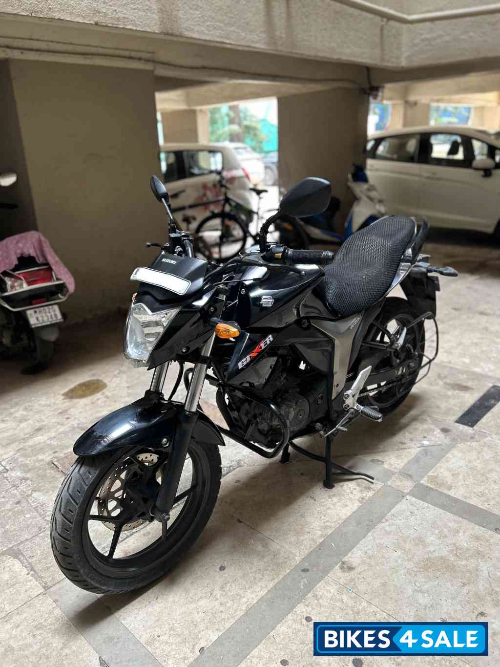 Black Suzuki Gixxer 150