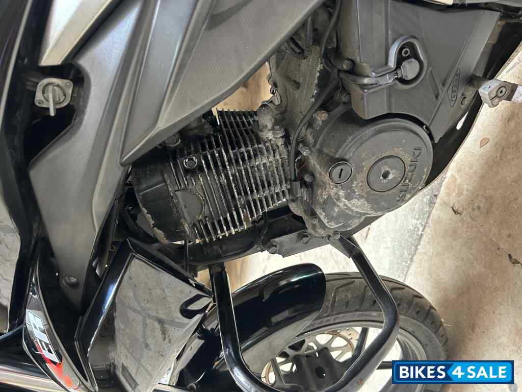 Black Suzuki Gixxer 150