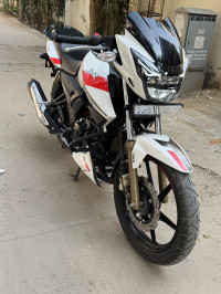 White TVS Apache RTR 180 BS6