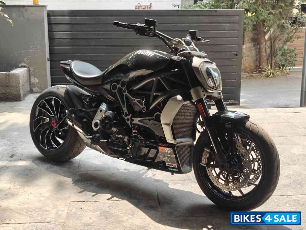 Black Ducati XDiavel S