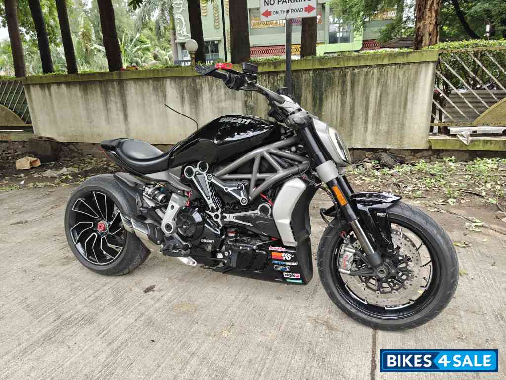 Black Ducati XDiavel S