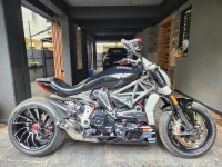 Black Ducati XDiavel S