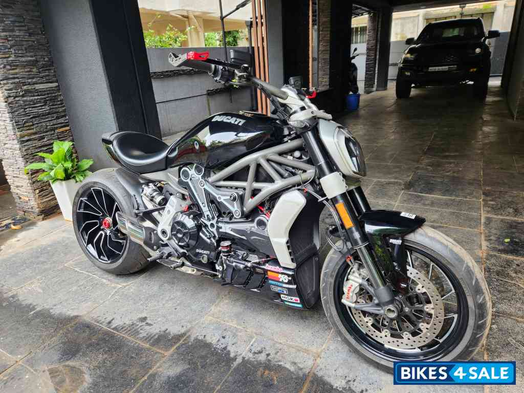 Black Ducati XDiavel S
