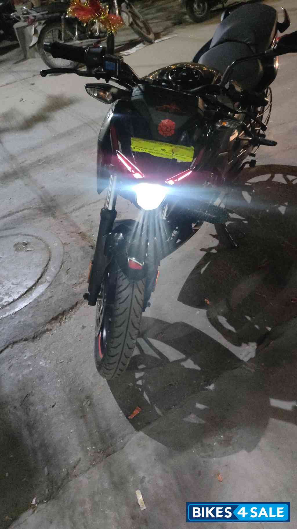 Brooklyn Black Bajaj Pulsar N160