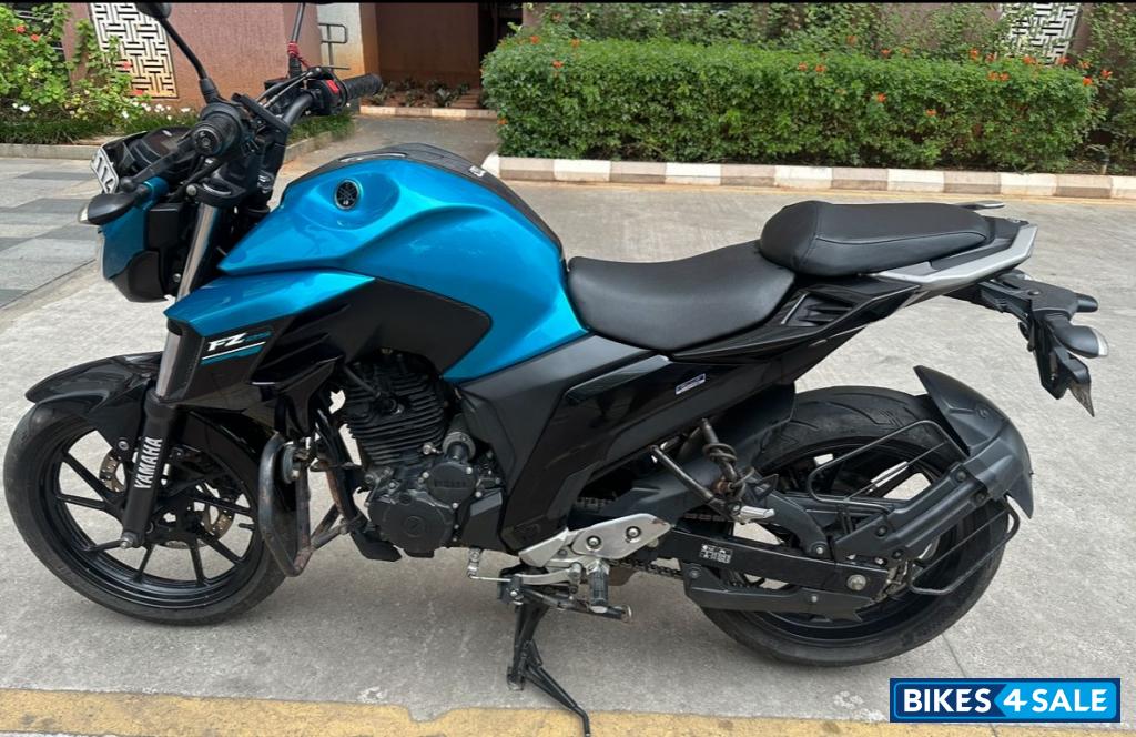 Yamaha FZ25