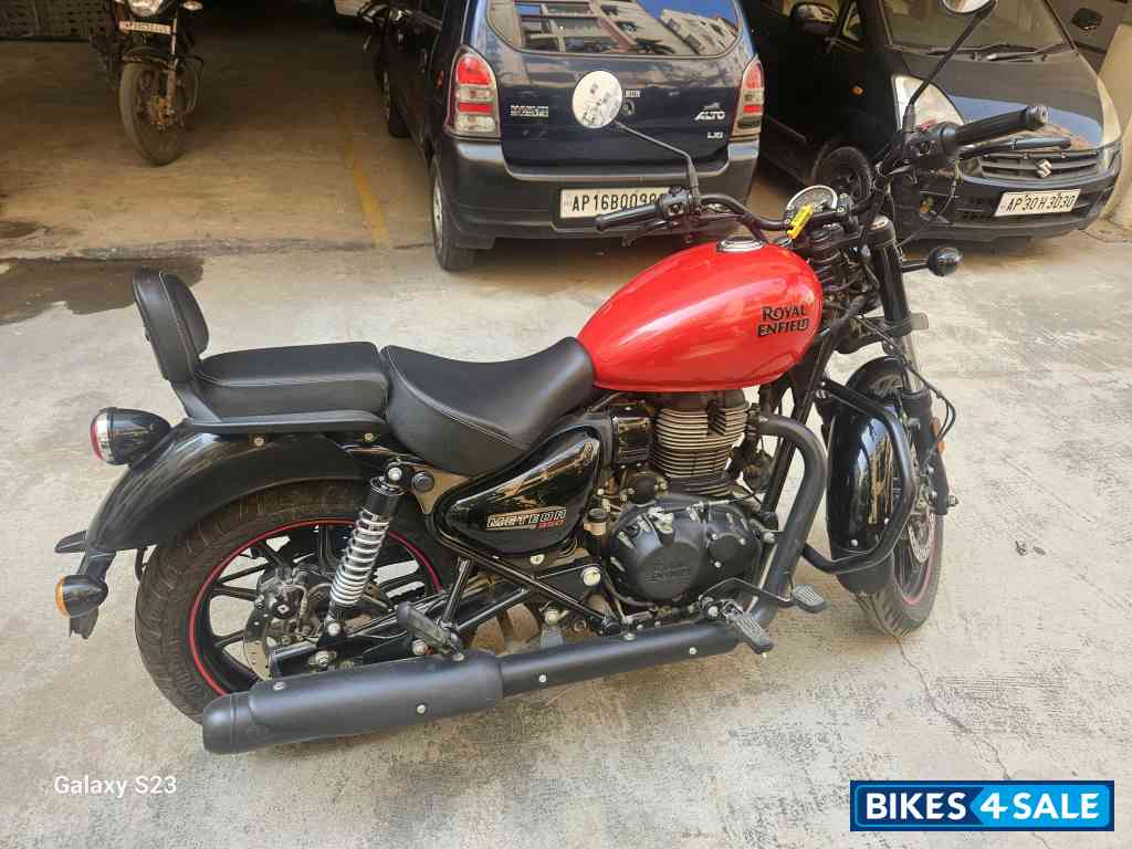 Royal Enfield Meteor 350 Fireball
