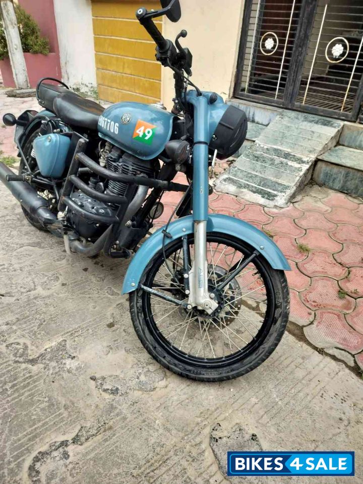 Royal Enfield Classic Squadron Blue