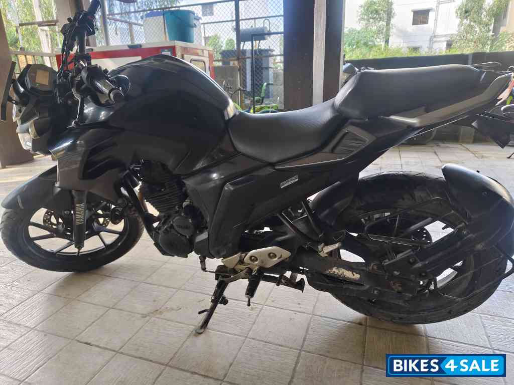 Black Yamaha FZ Black Yamaha FZ