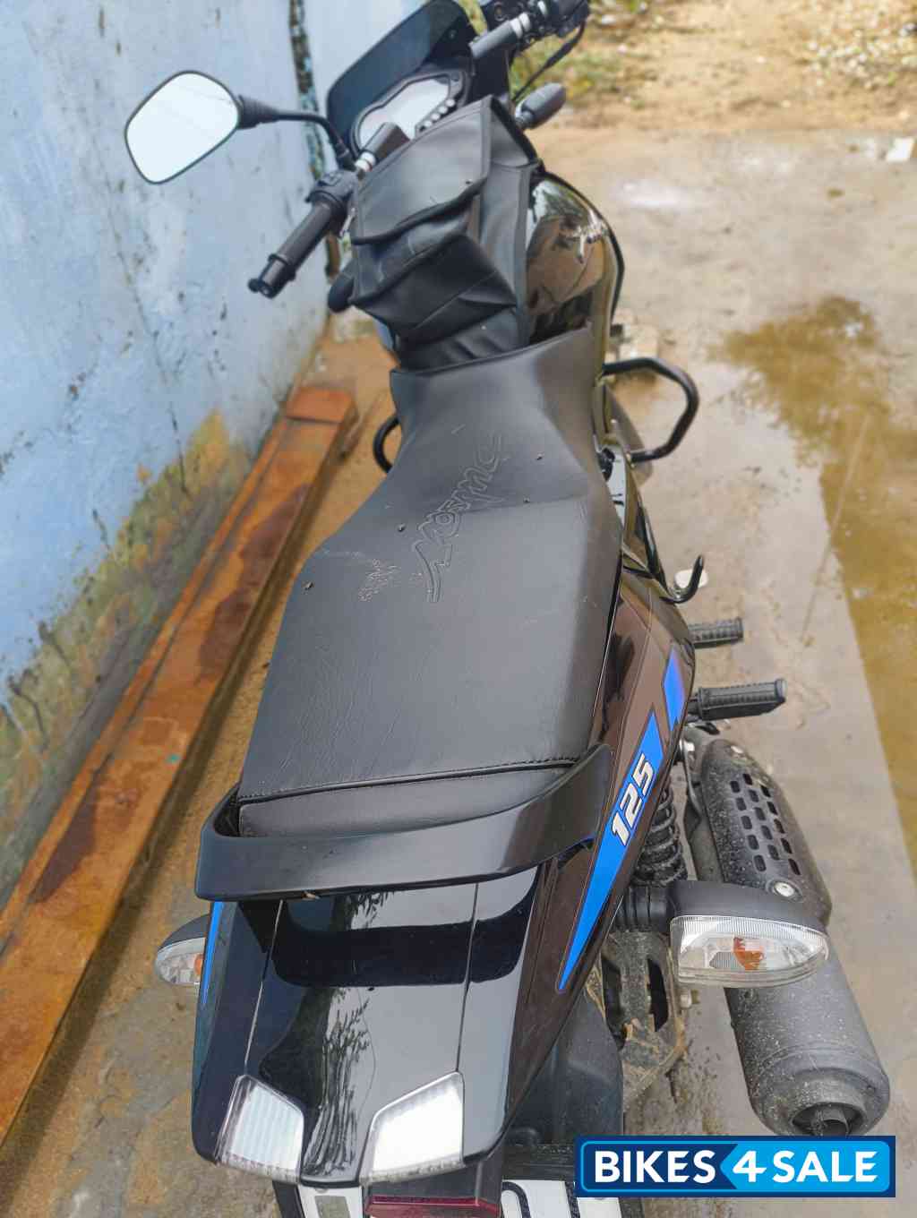 Bajaj Pulsar 125 Neon Disc Single Seat