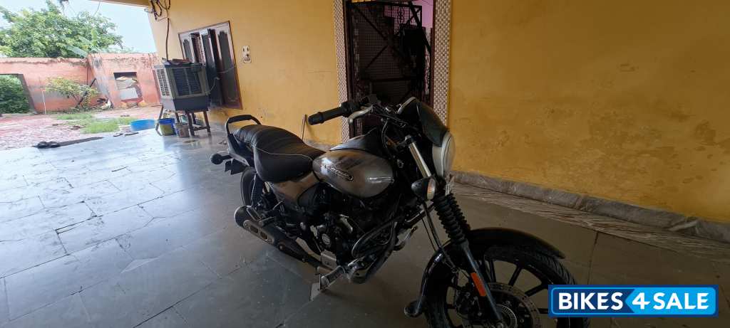 Bajaj Avenger Street 160