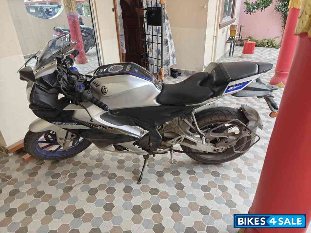 Yamaha R15 V4