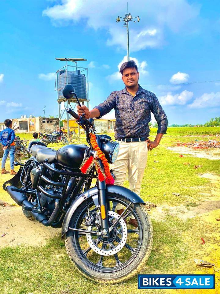 Royal Enfield Classic Stealth Black