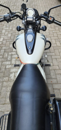 Pearl White Bajaj Avenger Street 220