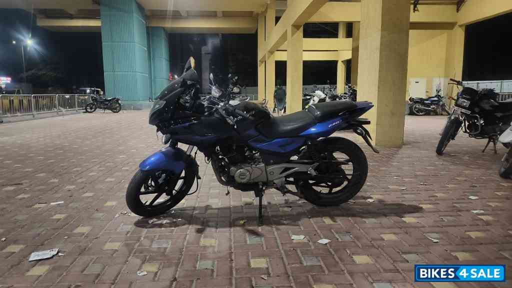 Bajaj Pulsar 220F