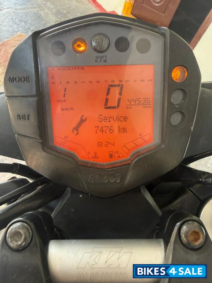 Ceramic White KTM Duke 125 MY21