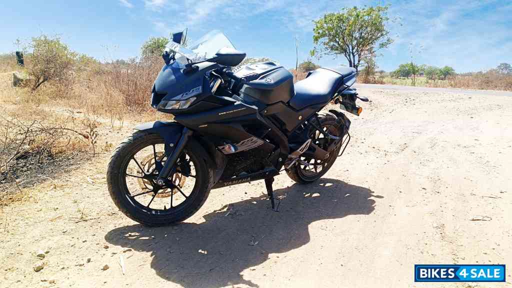 Matt Black Yamaha YZF R15 S
