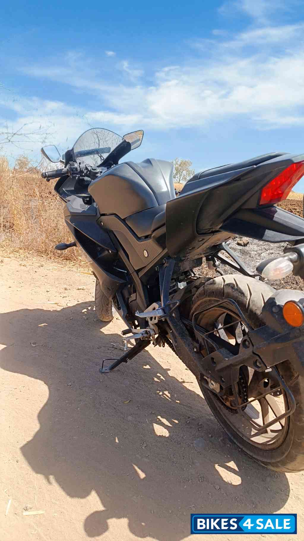 Matt Black Yamaha YZF R15 S