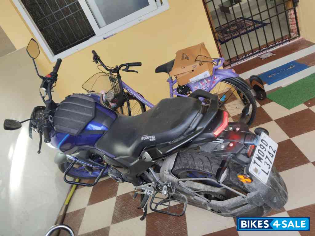 Blue Yamaha FZ-S FI Hybrid