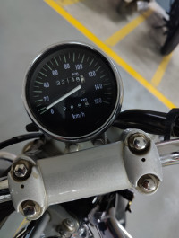 Black Bajaj Avenger 220 DTS-i