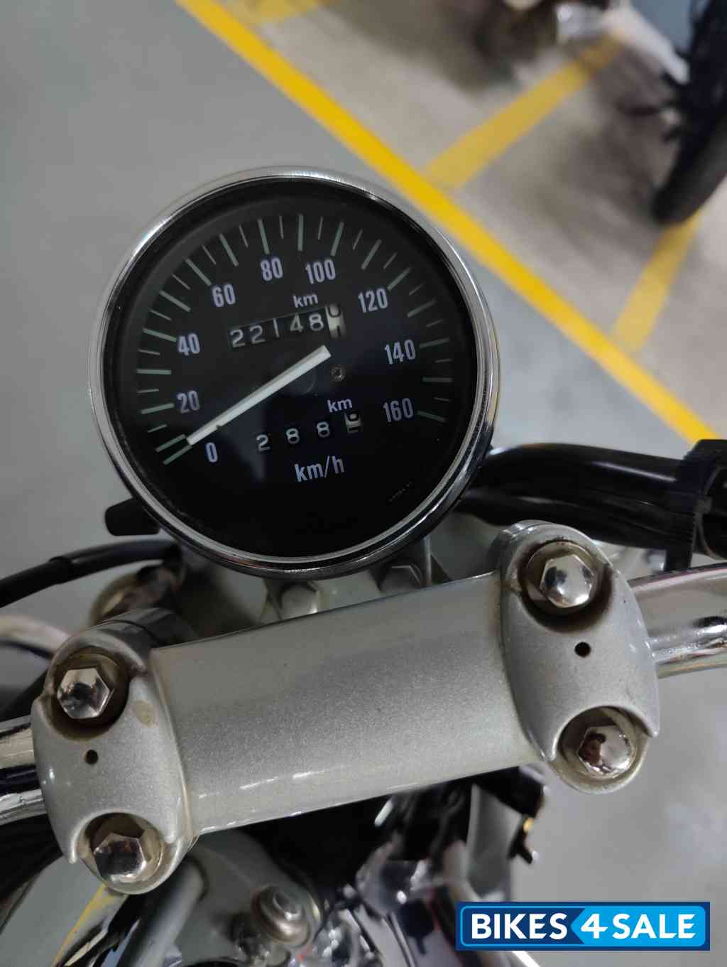 Black Bajaj Avenger 220 DTS-i