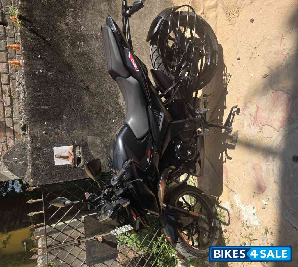Black Bajaj Pulsar N160 Dual Channel ABS