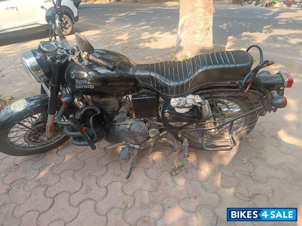 Black Royal Enfield Bullet 350 ES BS6