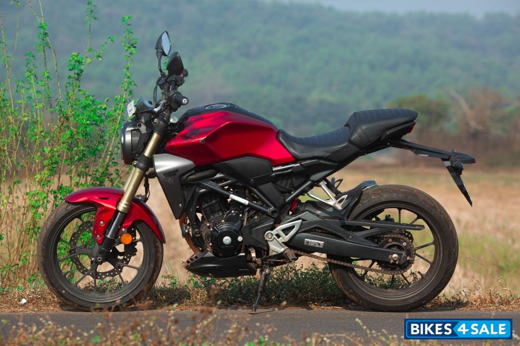 Pearl Spartan Red Honda CB300R