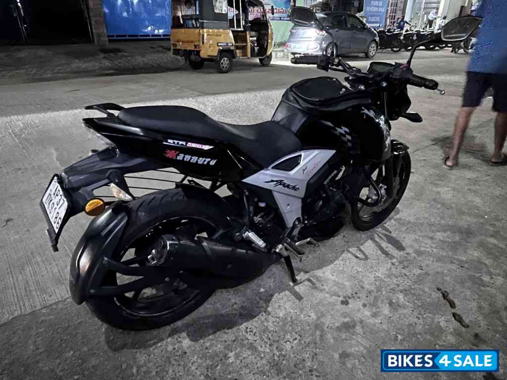 Black TVS Apache RTR 160 4V