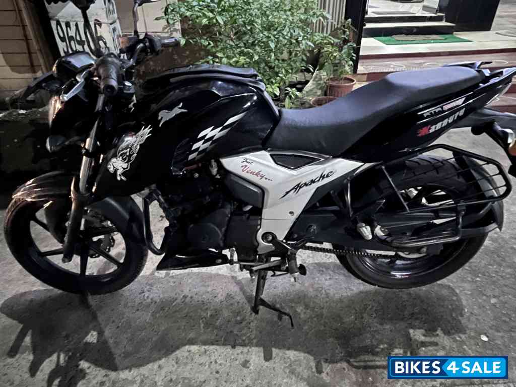 Black TVS Apache RTR 160 4V