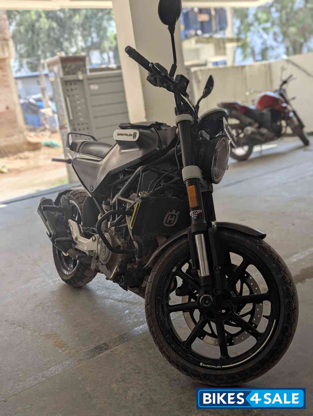 Husqvarna Svartpilen 250