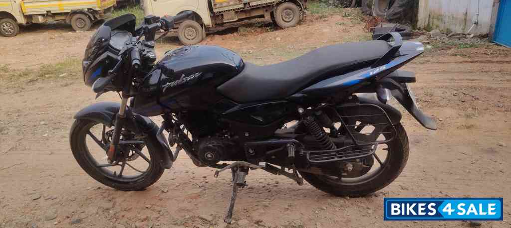 Bajaj Pulsar 125 Neon
