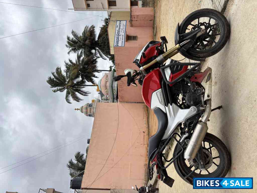 Mahindra Mojo