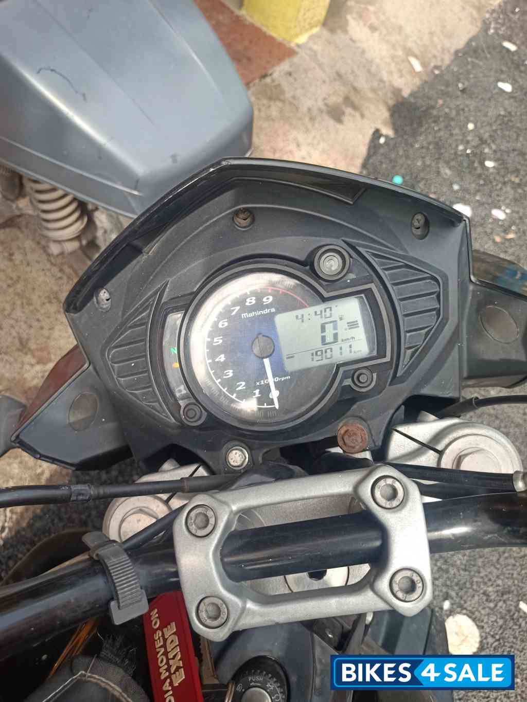 Mahindra Mojo 300 ABS BS6