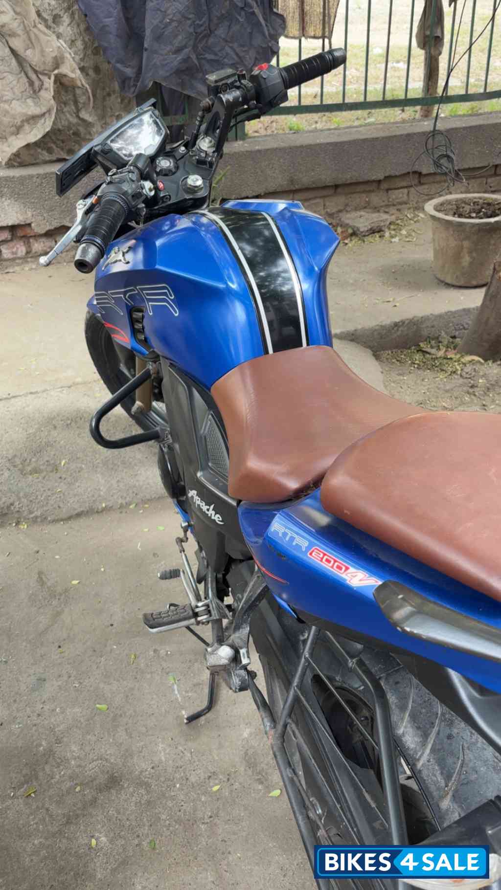 Blue TVS Apache RTR 200 4V