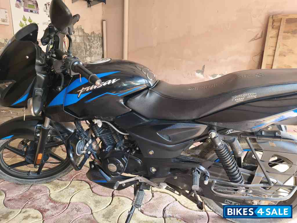 Blue Bajaj Pulsar 125 Carbon Fibre Disc Single Seat Blue Bajaj Pulsar 125 Carbon Fibre Disc Single Seat