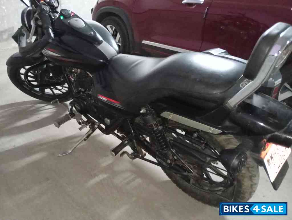 Bajaj Avenger Street 220