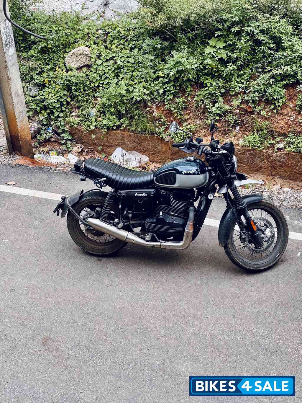 Mean Green Yezdi Scrambler Dual Tone