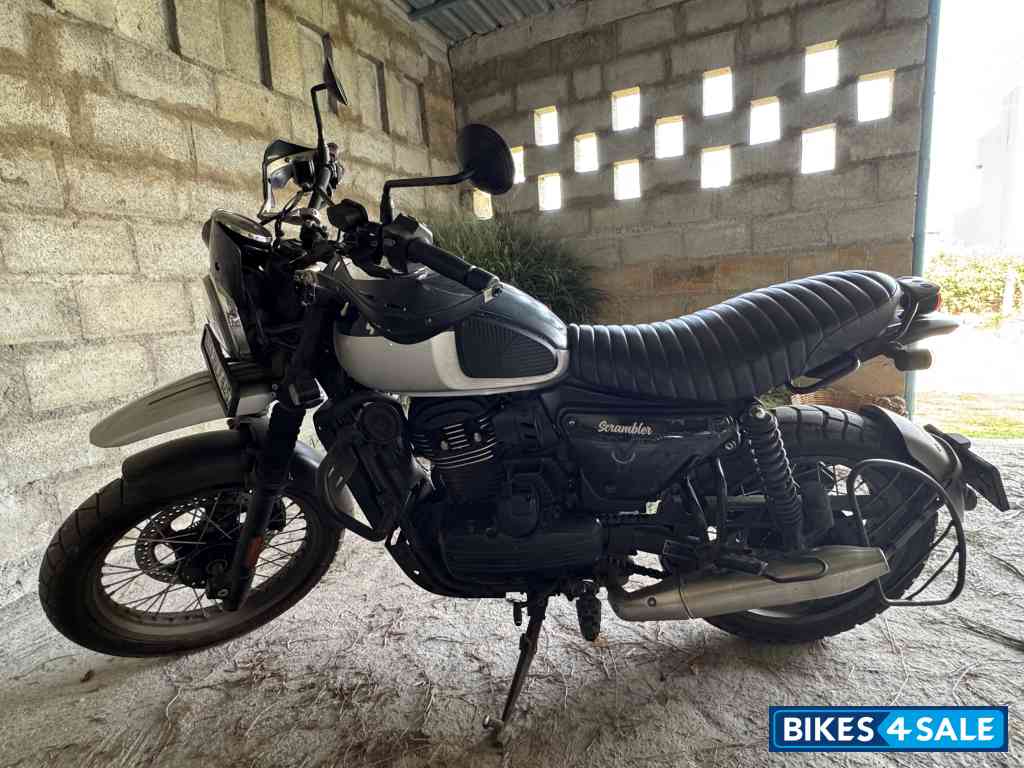 Mean Green Yezdi Scrambler Dual Tone