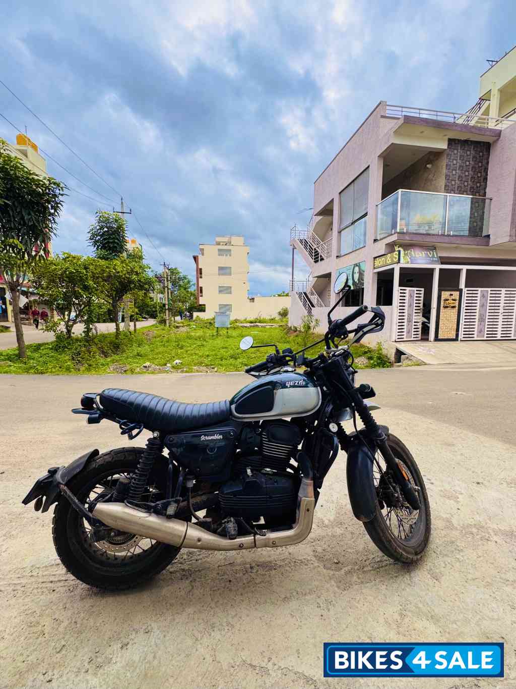 Mean Green Yezdi Scrambler Dual Tone