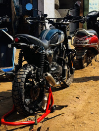 Mean Green Yezdi Scrambler Dual Tone