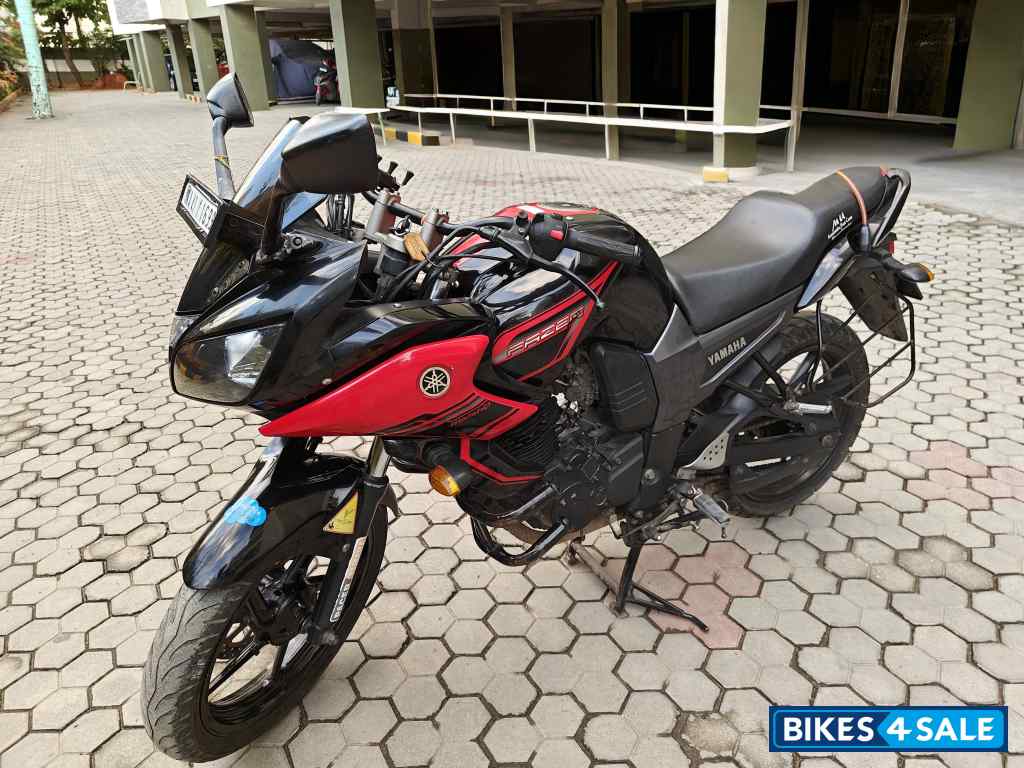 Red Yamaha Fazer FZ16ST